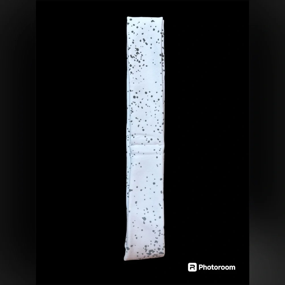 ZYIA White Reflective Light n Tight Headband 676 NWT - Picture 6 of 13